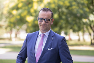 Dr. Ronald Seeliger